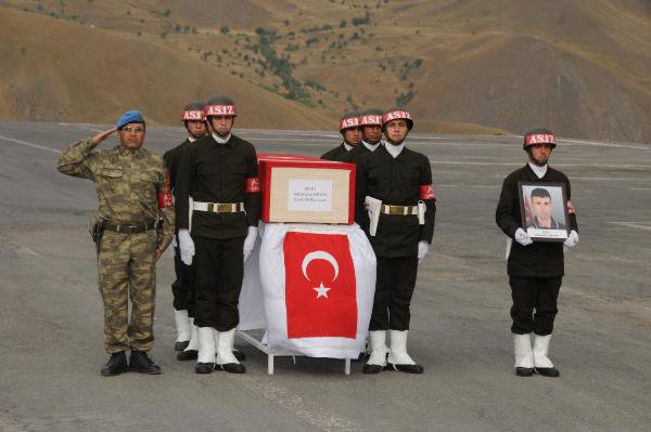 Şehit Korucu Sebahattin Hayva İçin Hakkari'de Tören Düzenlendi