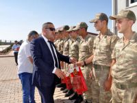 Gazeteciler Askerlere Bayram Ziyareti Yaptı