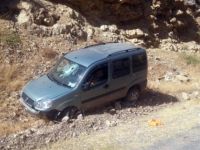 Hakkari'de Otomobilin Üzerine Kaya Düştü: 1 Ölü 4 Yaralı
