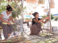 Ekmek Paralarını Kamıştan Çıkarıyorlar