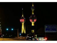 Kuveyt'in Sembol Kuleleri Kırmızı Beyaz Renklere Büründü