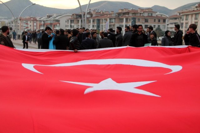 Amasya Ülkü Ocakları'ndan Bayrağa ve Şehitlere Saygı Yürüyüşü