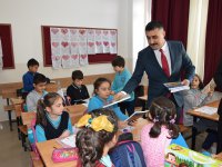 ANKARA ÜLKÜ OCAKLARINDAN KARNE HEDİYESİ